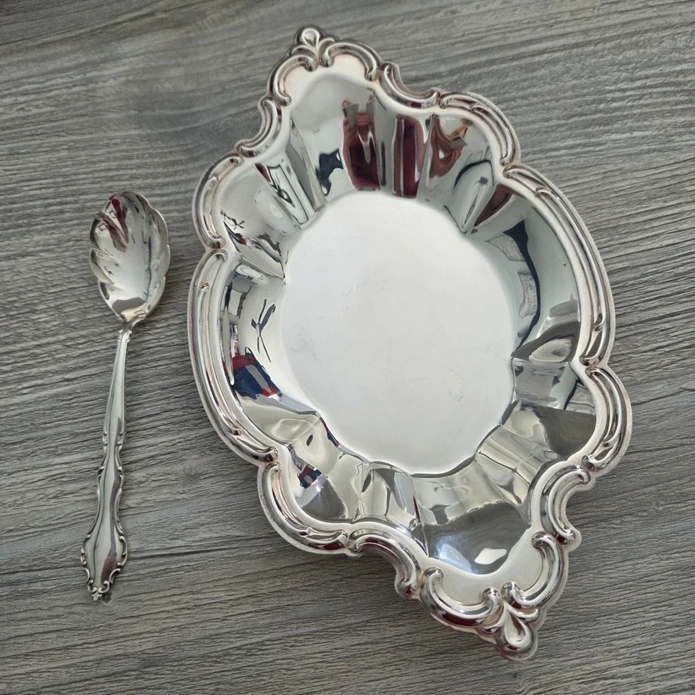 International Silver Wakefield Nut Dish Spoon Set Silverplate Scalloped Serving